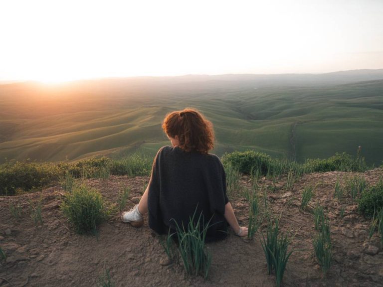 Comment ameublir la terre sans la retourner pour favoriser la vie du sol