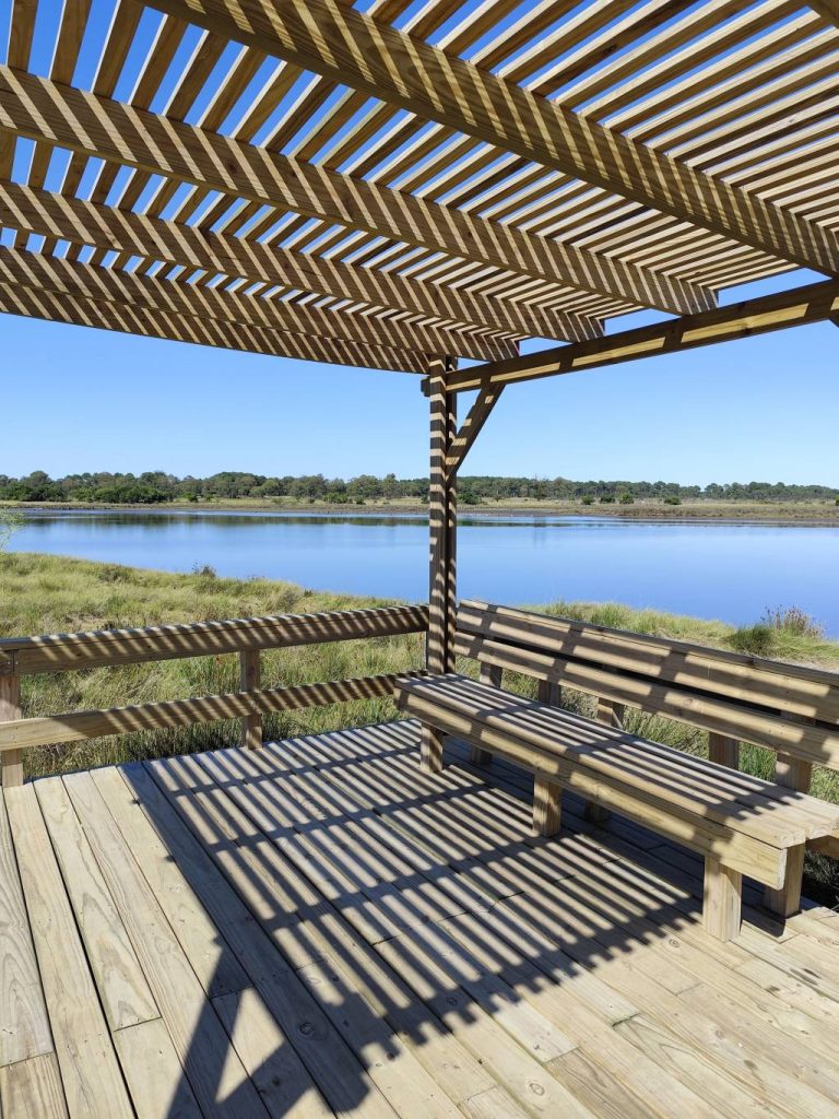 Pergola sur mesure à nantes : comment choisir la solution idéale pour votre extérieur